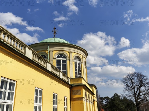 Yellow library pavilion, French classicism, administration, Herrenhausen Gardens, Cumulus, sunny weather, Hanover, Lower Saxony, Germany