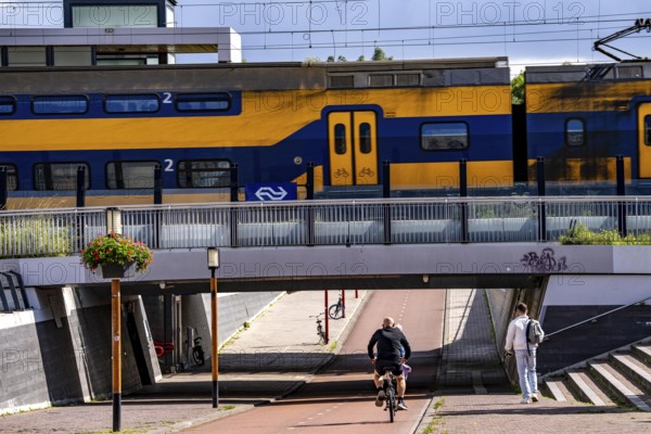 Cycle path in the east of Utrecht, subway of the railway line, at Utrecht-Lunetten station, Maarschalkerweerdpads, inner-city cycle path, wide, part of a cycle path network, Netherlands