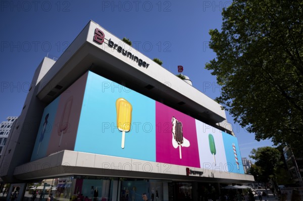 Summer decoration, ice cream, ice lolly, pictures on the facade of the Breuninger department stores', headquarters of the department stores' chain, logo, market square, Stuttgart, Baden-Württemberg, Germany