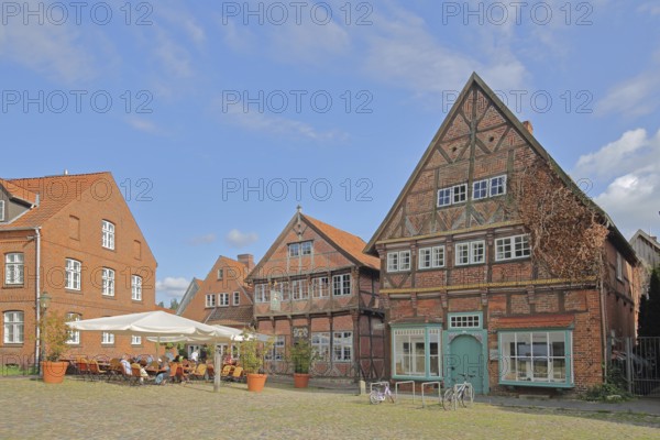 Eulenspiegel Museum, half-timbered houses, brick building, street pub, Am Markt, Mölln, Schleswig-Holstein, Germany