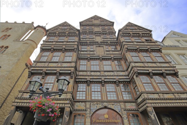 Historic Wedekind House built in 1598, half-timbered house, Renaissance, savings bank, market square, Hildesheim, Lower Saxony, Germany