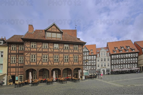 Historic brick house built in 1800, half-timbered houses, brick building, market square, Hildesheim, Lower Saxony, Germany