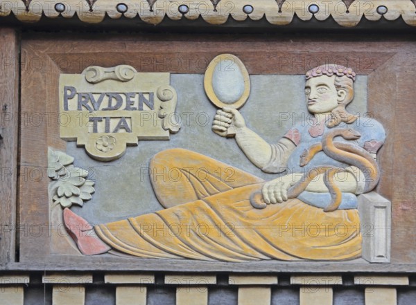 Allegorical wood carving with figure of Prudentia, symbol of prudence and reason, mirror, snake figure, Renaissance, allegory, arts and crafts, art, historical painting, Latin inscription, detail, decoration, Wedekindhaus, Sparkasse, market square, Hildesheim, Lower Saxony, Germany