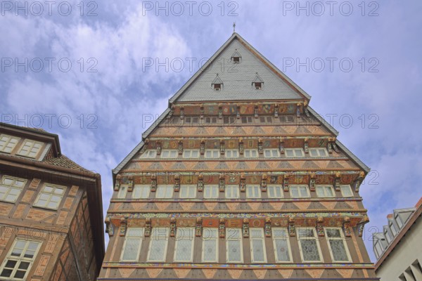 Decorations on the historic bone carver's office house built in 1529, bone carver, office house, arts and crafts, wood carvings, painting, wooden beams, gable, market square, Hildesheim, Lower Saxony, Germany