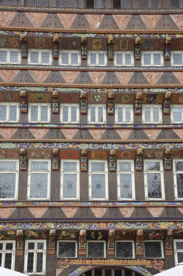 Decorations on the historic bone carver's office house built in 1529, bone carver, office house, arts and crafts, wood carvings, painting, wooden beams, gable, market square, Hildesheim, Lower Saxony, Germany