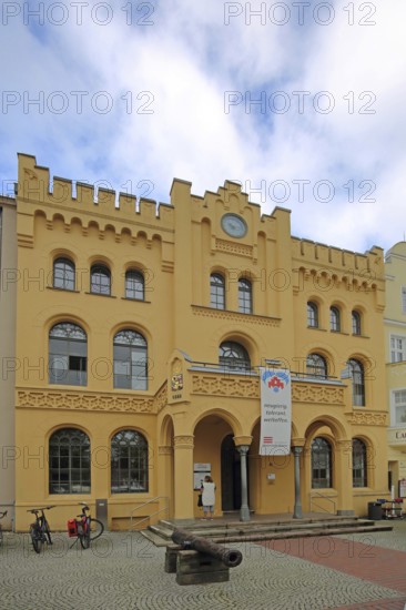 Former main guardhouse with battlements built in 1858, museum, tourist information centre, World Heritage House, Wismar, Mecklenburg-Western Pomerania, Germany
