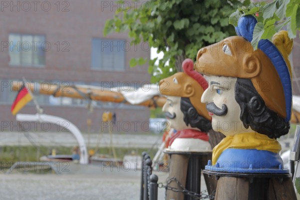Colourful Swedish heads as landmarks, historical wooden head with face and four eyes, Swedish head tree house, Old Harbour, Wismar, Mecklenburg-Western Pomerania, Germany