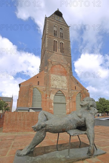 Sculpture Reclining Sofia by Bärbel Dieckmann 1991, bronze sculpture, modern art, female figure, recliner, relax, rest, resting, resting, holiday, recreation, leisure, enjoy, satisfaction, joy, sunbathing, sunbathing, symbol, brick church, Marienkirche, Marienkirchturm, Wismar, Mecklenburg-Vorpommern, Germany