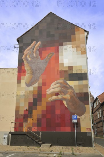Mural AllerHand Tino Bittner 2024, street art, graffiti, two big hands, coarse pixels, grid, Schlachtermarkt, Schwerin, Mecklenburg-Vorpommern, Germany