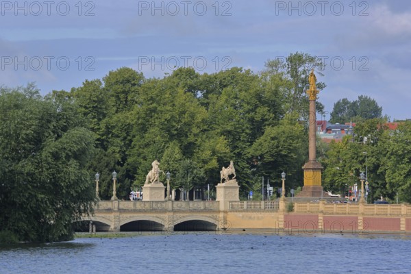 Castle bridge and Victory Column, stone arch bridge, horse figures, castle lake, shore, balustrade, Schwerin, Mecklenburg-Western Pomerania, Germany