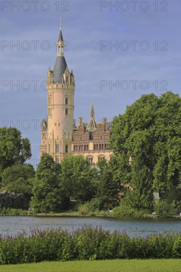 Renaissance castle with tower, Burgsee, Schwerin, Mecklenburg-Vorpommern, Germany