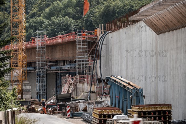 Major construction site at the Duisburg-Kaiserberg motorway junction, complete reconstruction and new construction of the A3 and A40 junction, all bridges, ramps, carriageways are being renewed and partly widened, 8-year construction period, railway bridges running there are also being renewed, North Rhine-Westphalia, Germany