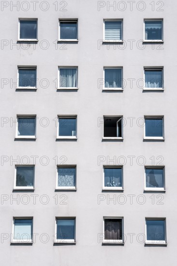 Residential tower block, in Essen-Steele, Fenster, North Rhine-Westphalia, Germany