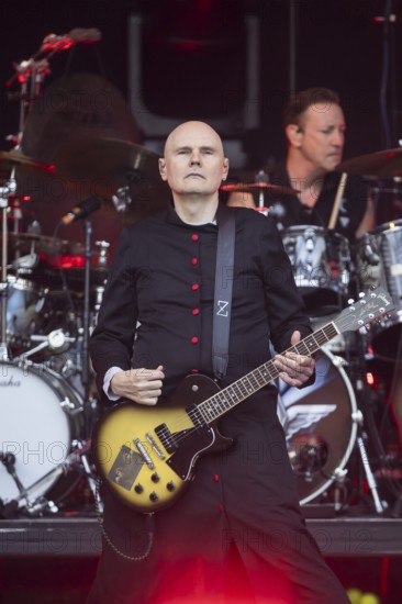 Billy Corgan (singer) and Jimmy Chamberlin (drummer) from The Smashing Pumpkins live on The Aghori Tour at the Zitadelle Spandau in Berlin on 06/08/2025