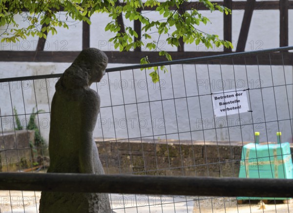 Die Schöne Lau, Wassernixe am Blautopf, behind it sign no trespassing on the construction site, construction site at the Blautopf, barrier fence, Blaubeuren, Baden-Württemberg, Germany