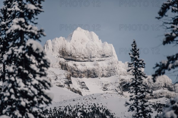 Winter road trip on the Icefields Parkway with lots of snow and ice, Banff National Park, Jasper National Park, Alberta, Canada