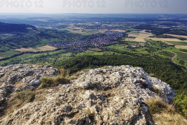 View from the Breitenstein rock plateau over extensive fields and villages as far as the horizon, Bissingen an der Teck, Baden-Württemberg