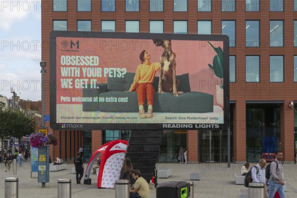 Maxx electronic billboard OOH advertising, Reading Lights, Reading, Berkshire, England, UK - One Maidenhead pet friendly homes