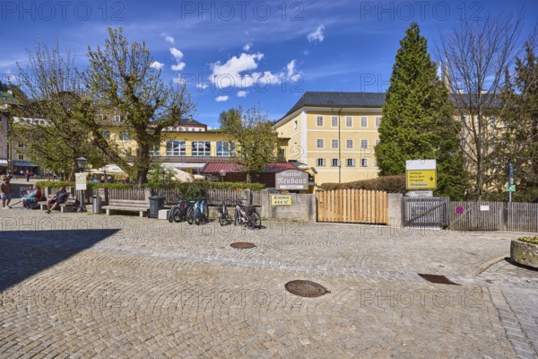 Gasthof Neuhaus, Royal Castle Berchtesgaden, pedestrian zone, square, cobblestones, benches, seated persons as secondary motif, bicycles, general architecture, blue sky, cumulus clouds, cirrostratus clouds, intersection Am Fischerbichl with market square, Berchtesgaden, Upper Bavaria, district Berchtesgadener Land, Bavaria, Germany