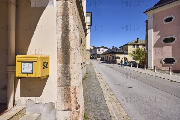 General architecture, letterbox, Deutsche Post AG, facade, pavement, cobblestones, street, asphalt, tree, pedestrian as secondary motif, blue sky, cloudless, town hall square, Berchtesgaden, Upper Bavaria, district of Berchtesgadener Land, Bavaria, Germany
