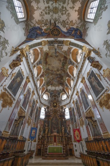 Interior and chancel, ceiling frescoes in the nave from 1746, St Martinus and Maria Church, 14th century, Biberach an der Riß, Baden-Württemberg, Germany