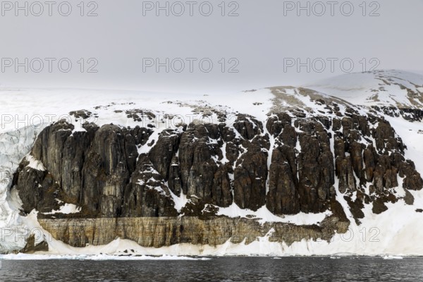 Mountain range, Sea, Alkefjellet, Spitsbergen, Svalbard