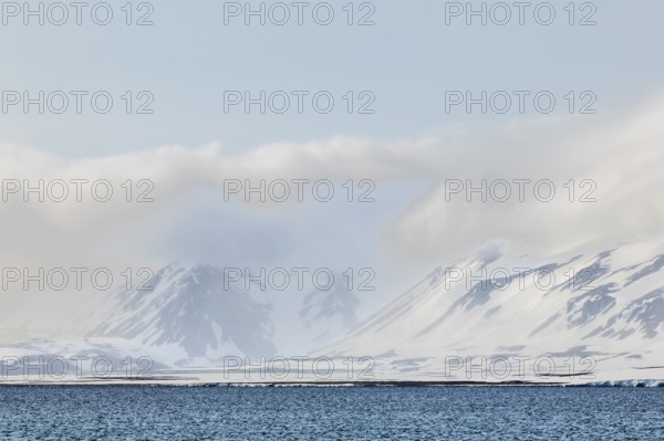Sea, mountain range, Eolusneset, Spitsbergen, Svalbard