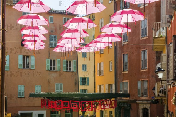 Picturesque alley in the old town, Grasse, Alpes Maritimes, Provence Alpes Cote d'Azur, French Riviera, South of France, France