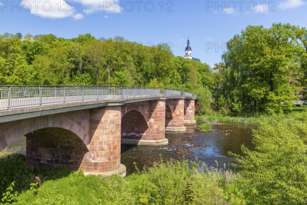 Porphyry bridge over the Zwickauer Mulde near Welchselburg, in the background the church of St Otto, Wechselburg, Saxony, Germany
