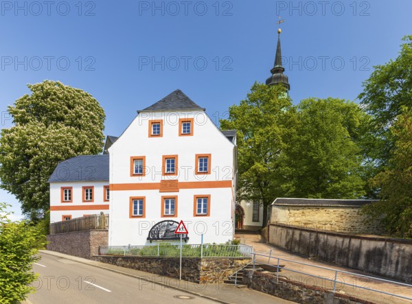 Birthplace of Clara Zetkin, in the background the church, Wiederau, Königshain-Wiederau, district of Central Saxony, Saxony, Germany