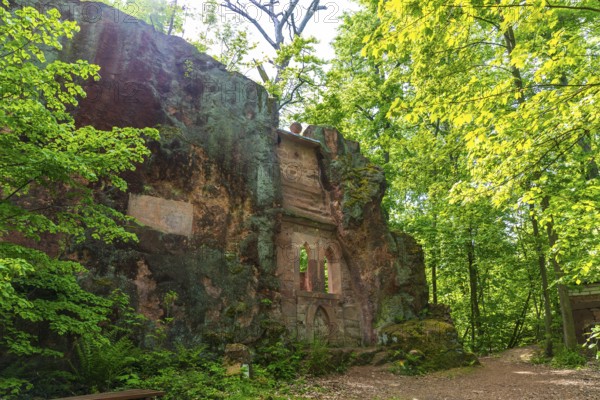 On the porphyry nature trail over the Rochlitzer Berg, so-called hermitage in the Seidelbruch, historic quarries, Rochlitz, Saxony, Germany