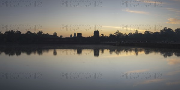 Angkor Wat, sunrise, Angkor, UNESCO World Heritage Site, Siem Reap, Cambodia, Indochina, Southeast Asia