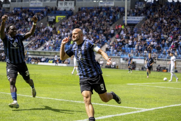 Football 3rd division, 2025/26 season, matchday 1: Waldhof Mannheim v SC Verl***Double goalscorer Felix Lohkemper (9, Mannheim) celebrates his goal to make it 2-2