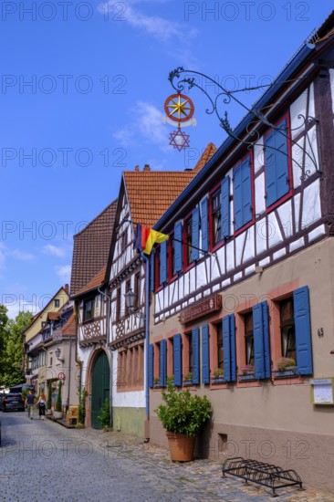 Gasthaus Zum güldenen Stern, half-timbered houses in the old town, Ladenburg, Rhine-Neckar district, Baden-Württemberg, Germany