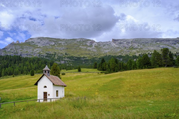 Chapel, at the Prato Piazza mountain inn, Plätzwiesensattel, Fanes - Sennes-Braies nature park Park, Altprags, Braies Valley, Val Pusteria, South Tyrol, Italy