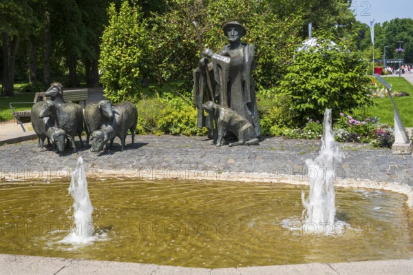 Shepherd's fountain, sculpture, artist Josef Rikus, front fountain, fountain, Bad Lippspringe, climatic spa town, Westphalia, North Rhine-Westphalia, Germany