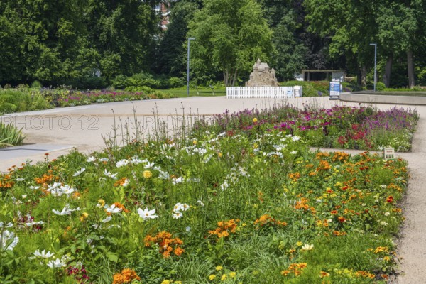 Flower bed and sand sculpture, Kaiser-Karls-Park, garden show, Bad Lippspringe, climatic health resort, Westphalia, North Rhine-Westphalia, Germany