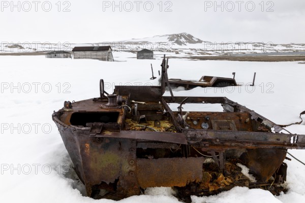 Former research station, rusty vehicle, wooden hut, Kinvika, Muchinsonfjord, Spitsbergen, Svalbard