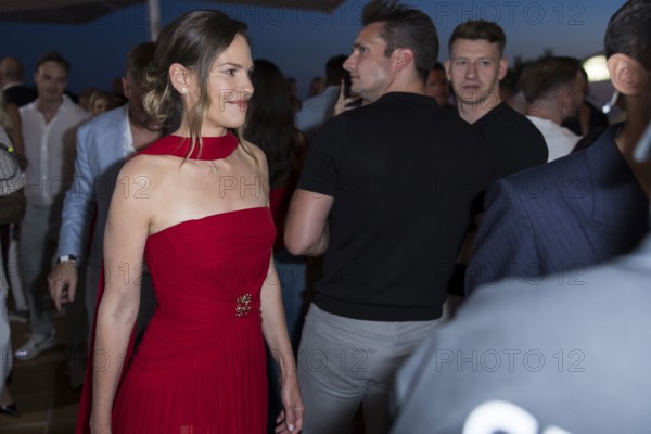 Hilary Swank walks through the crowd at the Remus Lifestyle Night on the rooftop terrace of the Pure Salt Hotel in El Toro, Magaluf, Majorca, Spain on 31/07/2025
