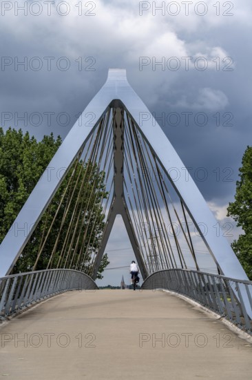 The Liniebrug, bicycle and pedestrian bridge over the Amsterdam-Rhine Canal near the village of Nigtechtew, spans the shipping canal at around 104 metres, the ramps on both sides of the canal are a good 500 metres long, gentle ascent for cyclists, connects various cycle paths south of Amsterdam, Netherlands