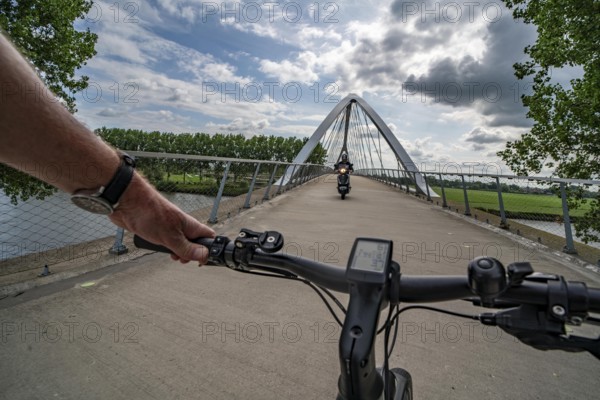 The Liniebrug, bicycle and pedestrian bridge over the Amsterdam-Rhine Canal near the village of Nigtechtew, spans the shipping canal at around 104 metres, the ramps on both sides of the canal are a good 500 metres long, gentle ascent for cyclists, connects various cycle paths south of Amsterdam, Netherlands