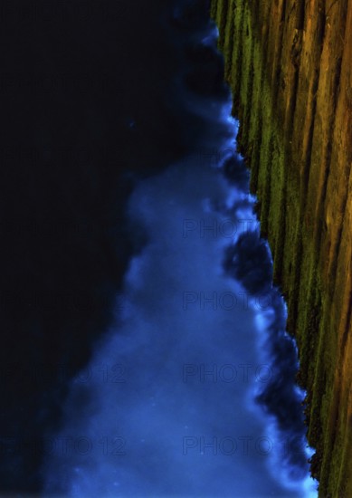 Blue glowing waves on sheet pile wall at night, dramatic, harbour of the island dune, sea glow, caused by microorganisms, marine luminescence (Noctiluca scintillans, Noctiluca miliaris), dinoflagellate, Noctilucaceae, light phenomenon, sea, bioluminescence, phenomenon, mystical, natural spectacle, mysterious, algae, algae, night, night shot, summer, long exposure, experience, nature experience, natural phenomenon, fascinating, island dune, Hegoland, Schleswig-Holstein, North Sea, Germany