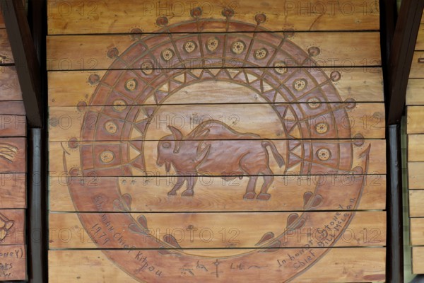Wood carving at the Banff Indian Trading Post shop, Banff, Banff National Park, Alberta, Canada