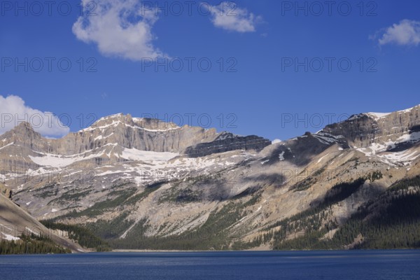 Bow Lake and mountains, Icefields Parkway, Banff National Park, Alberta, Canada
