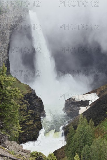 Helmcken Falls waterfall, Murtle River, Wells Gray Provincial Park, British Columbia, Canada