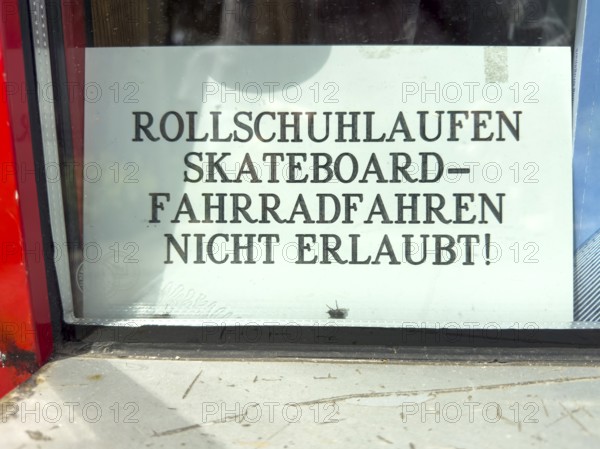 Prohibition sign Roller skating Skateboarding Skateboarding Cycling not permitted, Grugapark Essen, North Rhine-Westphalia, Germany