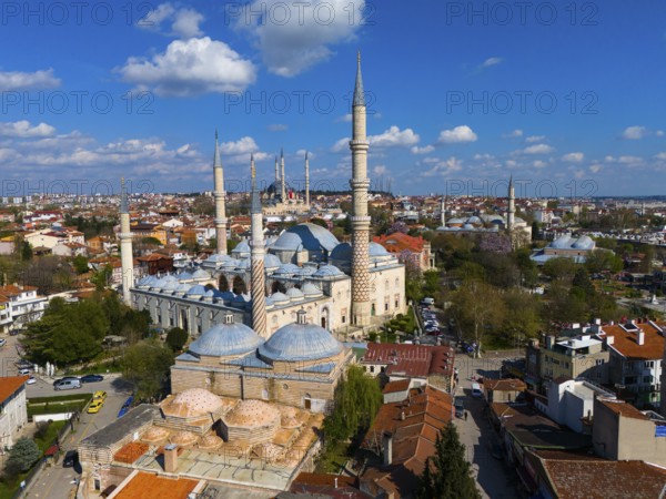 Large mosque with several minarets in an extensive urban landscape, aerial view, Mosque, Üç-Serefeli Mosque, Üç Serefeli Cami' Three Balcony Mosque, Edirne, Eastern Thrace, Turkey