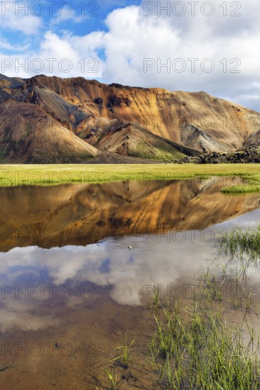 Volcanic landscape, colourful rhyolite mountains, Cumulus, Landmannalaugar, remote hiking area in Fjallabak nature reserve, Laugavegur hiking trail, Suðurland, Sudurland, Icelandic highlands, Iceland