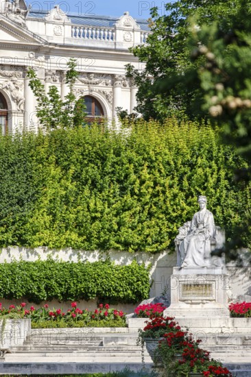 Sisi Monument, Empress Elisabeth Monument made of marble by Hans Bitterlich in the Vienna Volksgarten, Vienna, Austria