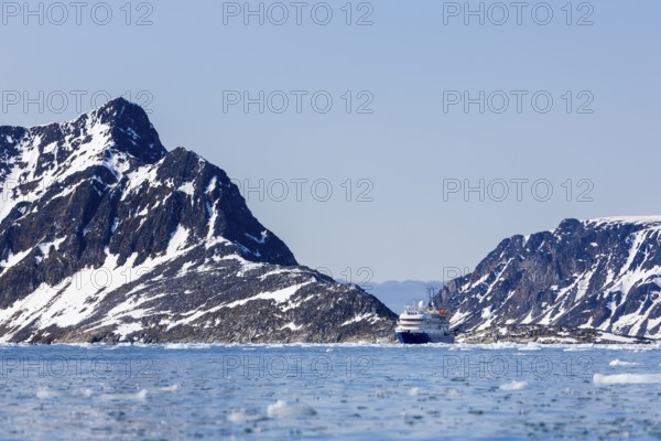 Expedition ship in the Arctic Ocean, mountains, sea, Fugelfjorden, Spitsbergen, Svalbard